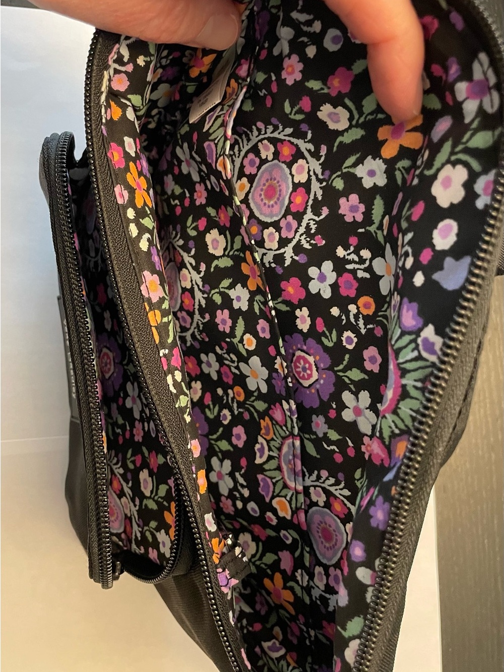 Vera Bradley belt bag with floral pattern. Includes extender strap - Picture 2 of 4
